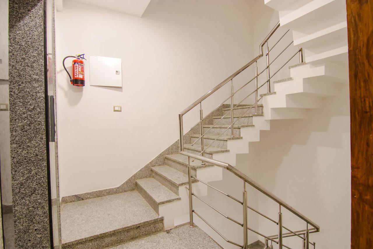 Fabhotel La Serene Bnb- Ashok Vihar New Delhi Buitenkant foto